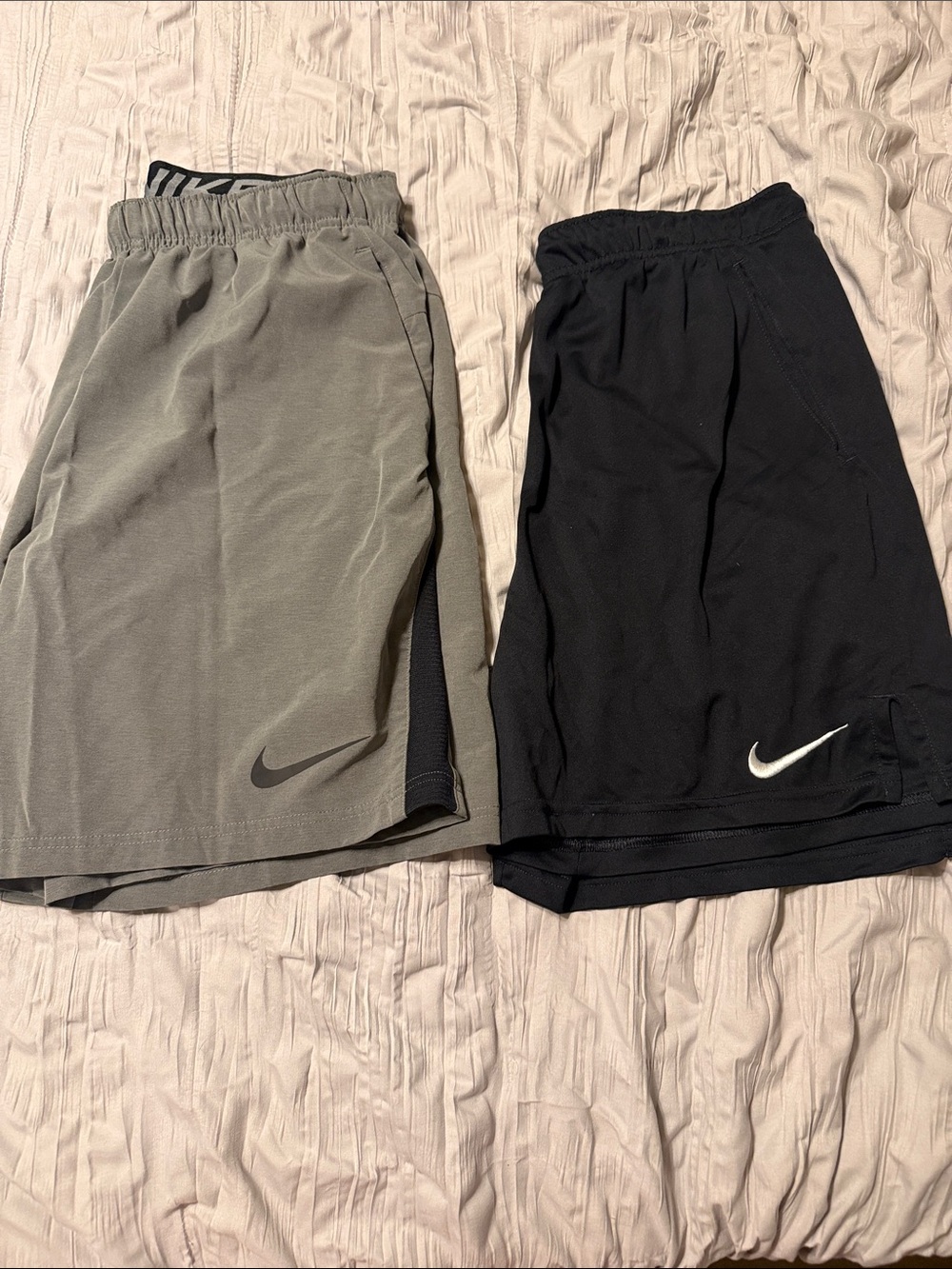 *2*Nike Men’s Performance Shorts in Black and Gray